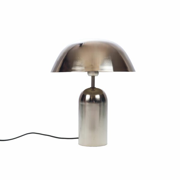 La lampe rétro contemporaine. Son pied cylindrique en métal argenté brossé et son abat-jour en métal poli créent un effet élégant et sophistiqué.