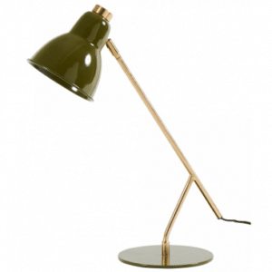 Lampe de bureau JOS de style industriel, avec un abat-jour conique vert kaki et un bras articulé fin en laiton doré brillant.