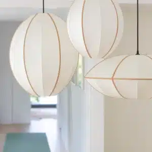 Suspension ovale SILK design en soie beige clair (Kit) avec rubans de coton ambre