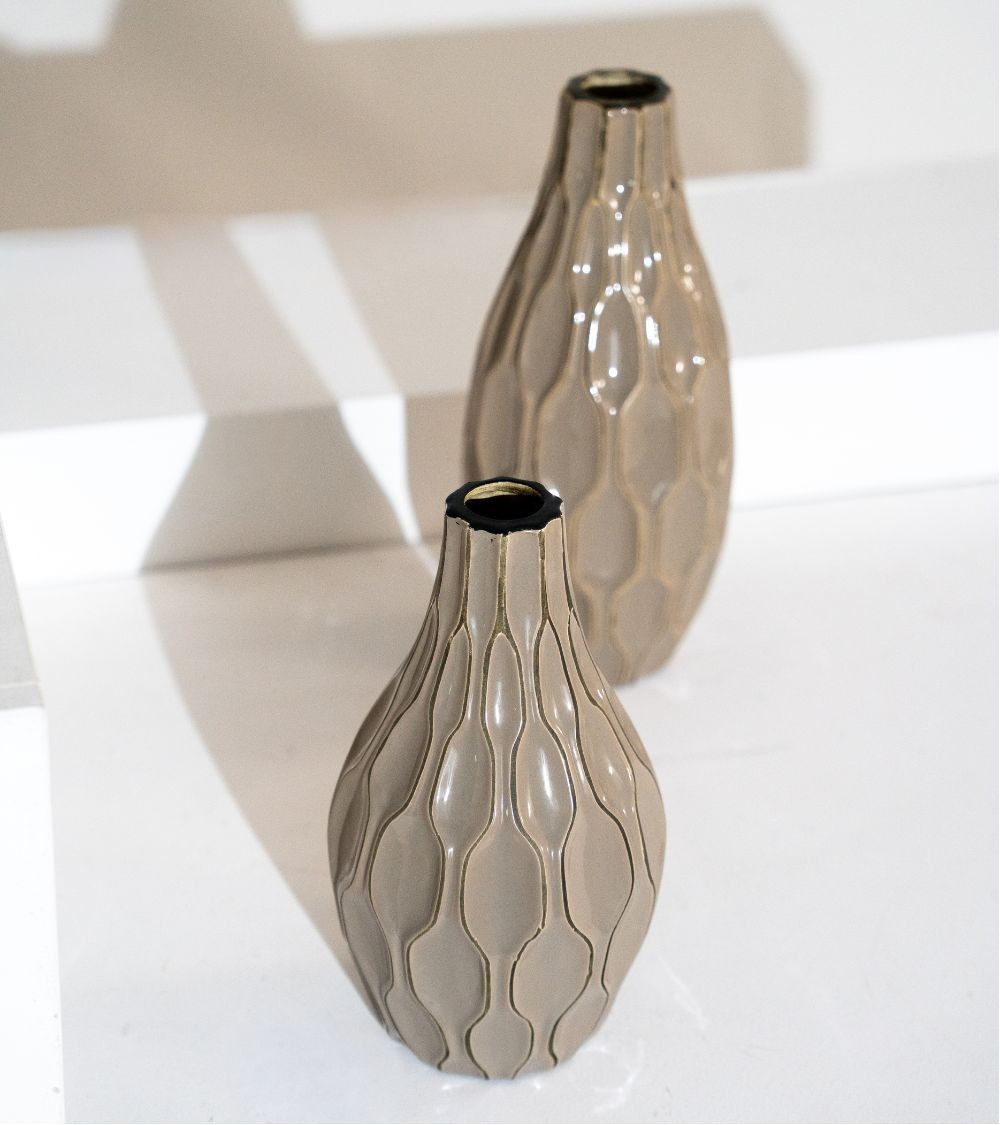 Vase KAMI Taupe | Grès émaillé à relief D17 x H30 cm – Image 2