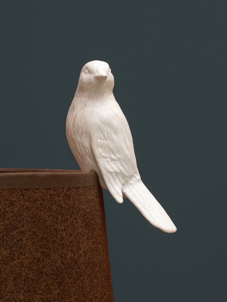 Canari décoratif en porcelaine blanche