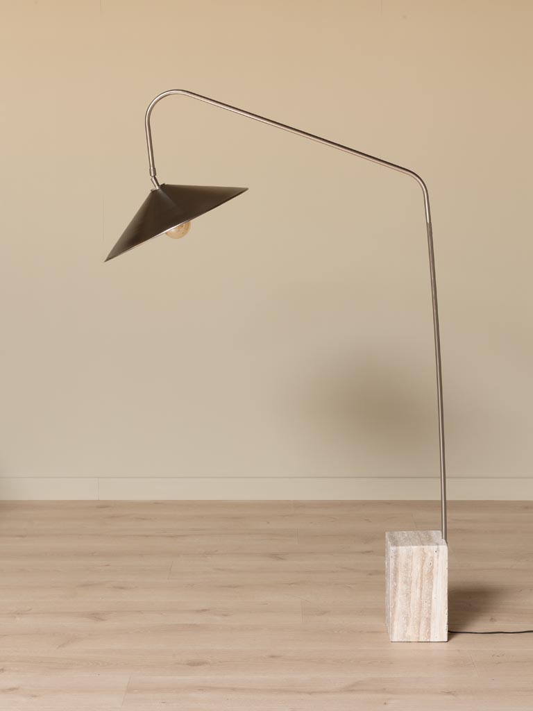 Lampadaire KROMIS Arc Orientable | Métal Chromé et Travertin – Image 3