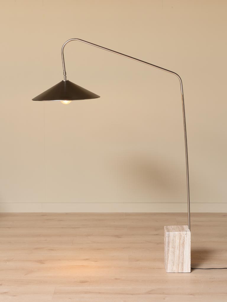 Lampadaire KROMIS Arc Orientable | Métal Chromé et Travertin – Image 4