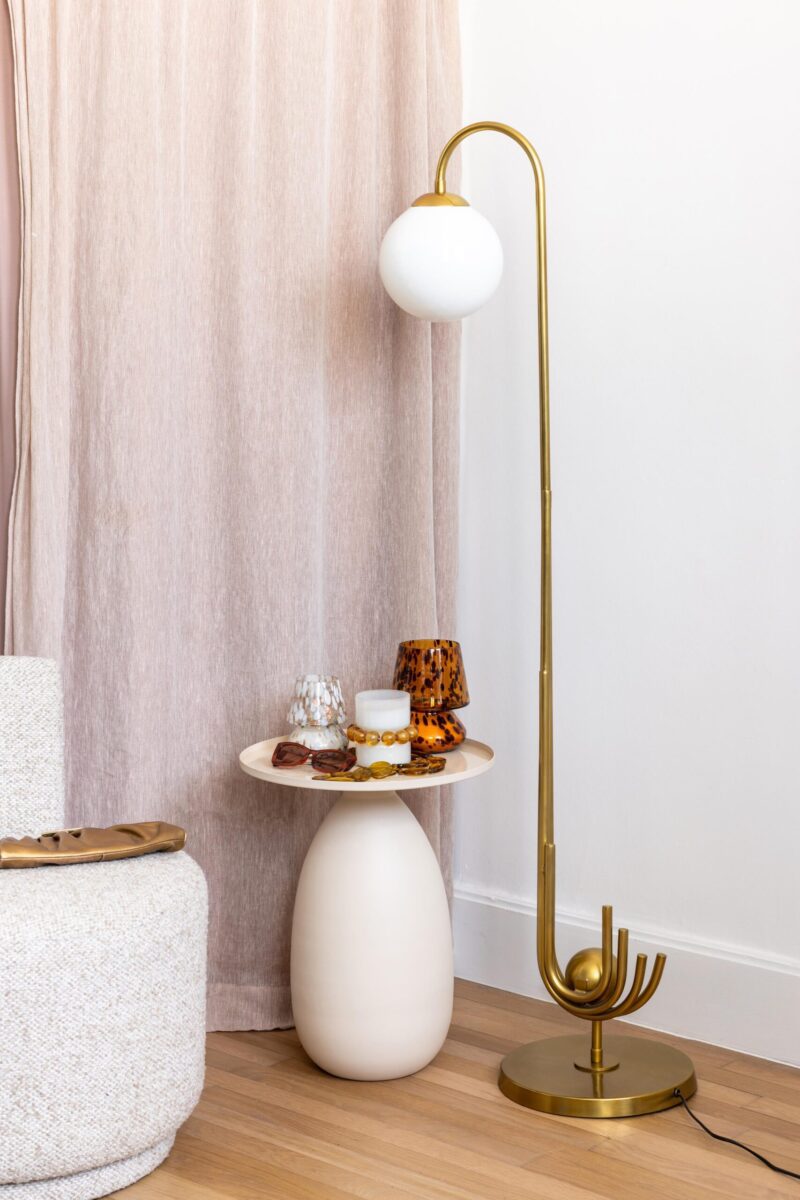 Lampadaire OPALYS Doré | en Arc et Verre Opalin – Image 4