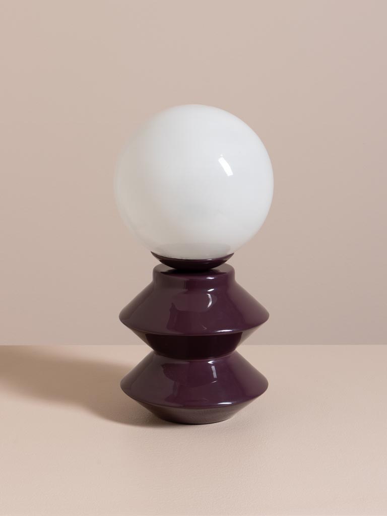 Lampe ZOU Violette en métal et globe en verre opalin