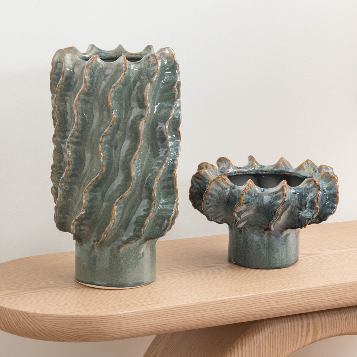 Vase VAGUE en céramique émaillée bleu